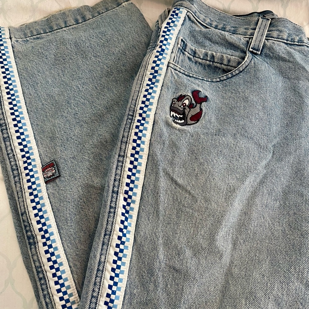 Stylish Blue Jeans with Embroidered Detail